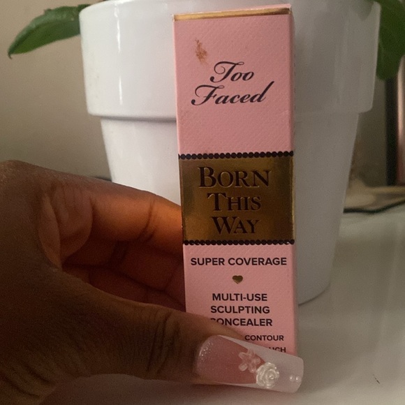 TOO FACED BORN THIS WAY CONCEALER - Picture 3 of 3